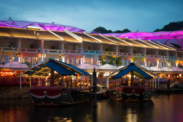 Aussicht auf Clarke Quay bei Nacht