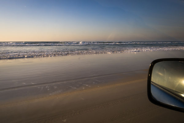 75 Mile Beach, Fraser Island - bald kommt die Flut, schnell zurück nach Eurong und ins Inselinnere!