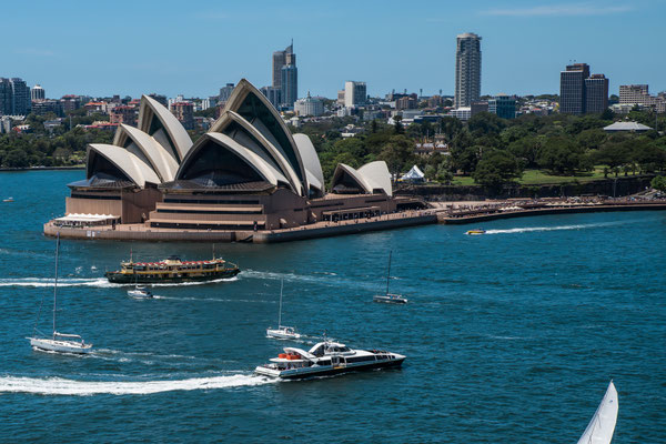 Auf der Harbour Bridge - Sicht auf Opera und den Botanischen Garten