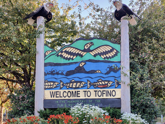 Tofino - Welcome-Sign, Campbell St / Third St.