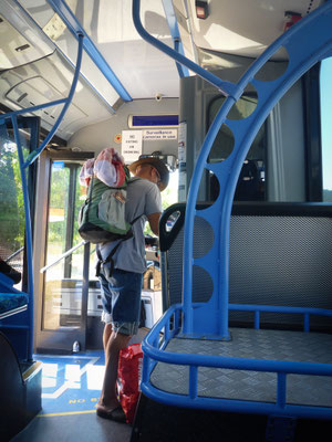 Bushaltestelle beim Island Getaway Caravan Park -mit dem Bus nach Shute Harbour (Hafen)