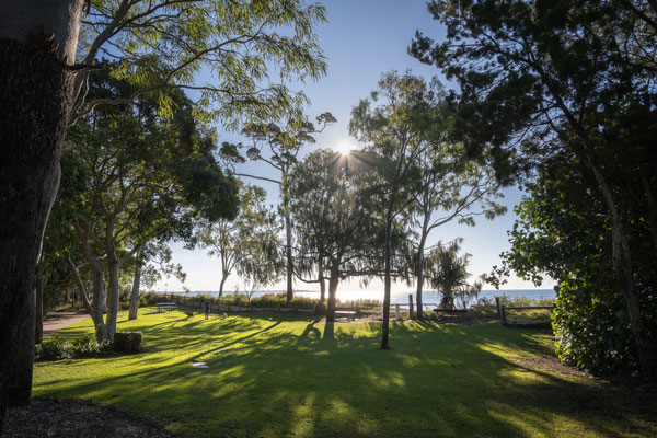 Hervey Bay - Park zwischen Esplanade und Strand