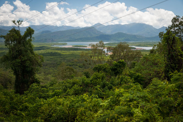 Unterwegs nach Mission Beach - Sicht auf den Hinchinbrook Channel (Hinchinbrook Island)