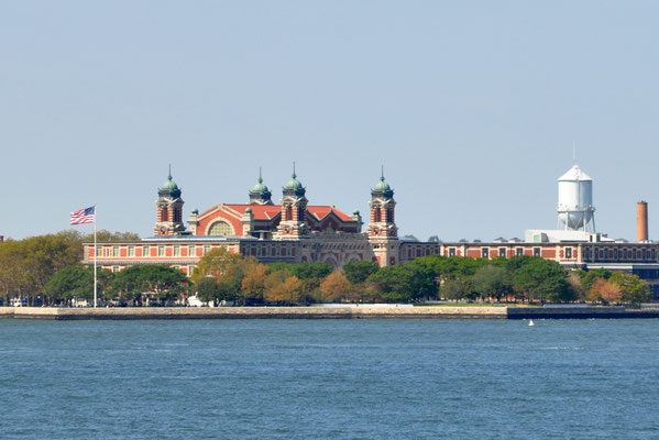 Ellis Island von der Staten Island Ferry aus