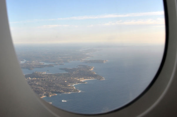 Anflug auf Sydney, Schleife über den Pazifik