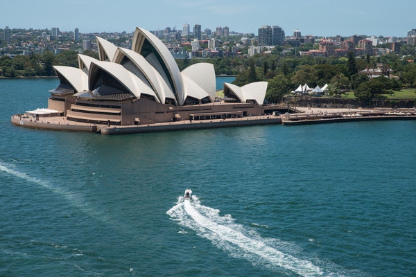 Auf der Harbour Bridge - Sicht auf Opera und den Botanischen Garten