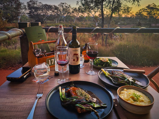 Karijini Eco Retreat, Karijini National Park - das Outback-Restaurant - die Sonne geht unter