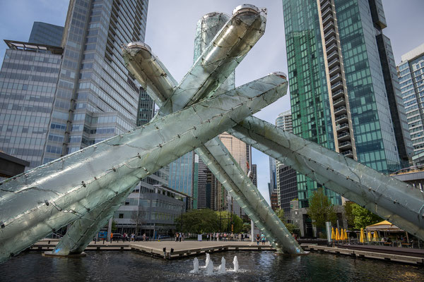 Burrard Landing (Canada Place) - Olympic Cauldron (Olympischer Kessel)