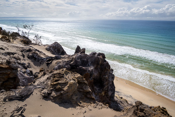 Carlo Sand Blow, Rainbow Beach