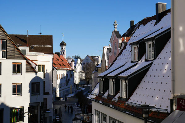Blick von der Fußgängerstraße auf die Altstadt (Foto: H.-J. Felsen, 2022)