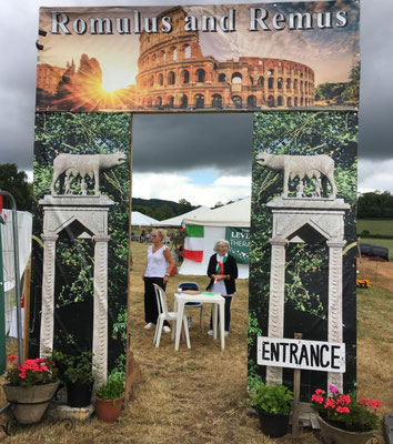 Eingangsportal zum Romulus- und Remus Festival