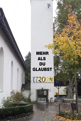 Kirchturmbanner, 300-Jahr-Jubiläum reformierte Kirche Neuhausen