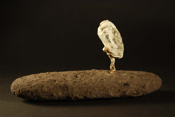 Glitzersteinträger auf Lava