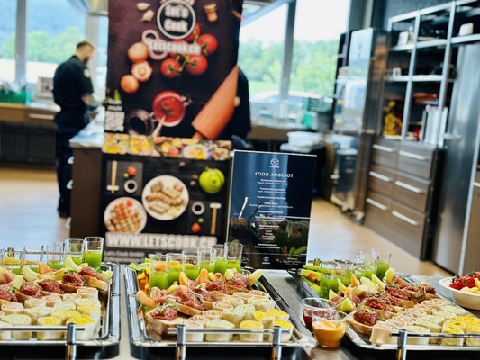 Firmen Fingerfood Event oder Apero Riche sowie Stehlunch Angebote als Catering