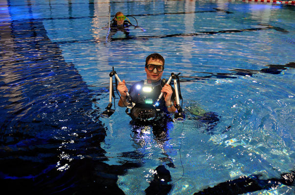 (C) Unterwasserfotoshooting mit Konstantin Killer bei SAT1