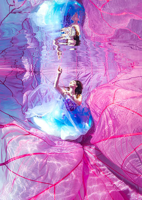 (C) Foto: Konstantin Killer, Model: Meike, Unterwasser Model Shooting im Pool