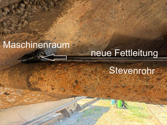 Neue Fettleitung vom Maschinenraum zum Wellenlager am Stevenrohrende (© 03.07.2026 Günther B.)