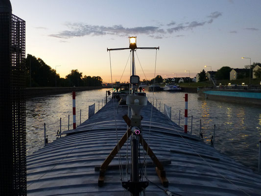 Unterwasser der Schleuse Kostheim (Main) 25.05.2014 06:05 © p-m