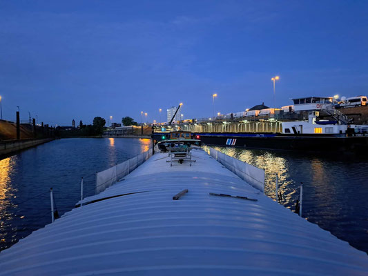 Reisebeginn im Hafen Düsseldorf (© Andy R. 17.09.2025)