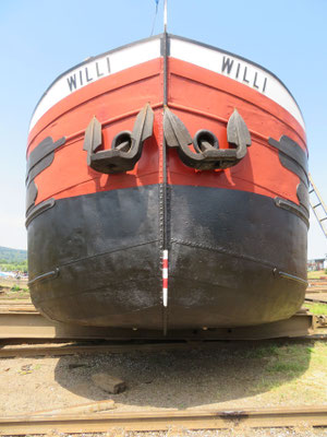 WILLI auf der Helling der Erlenbacher Schiffswerft (© 21.06.2026 Uwe M.)