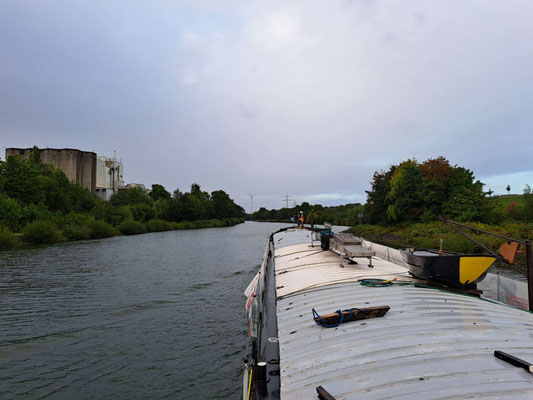 WILLI fährt auf dem Rhein-Herne-Kanal zu Tal (© 15.09.2025 Andy R.)