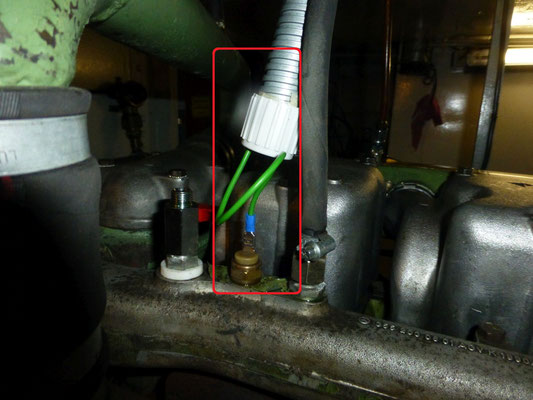 Verdrahtung des Kühlmittelübertemperaturschalters der Hauptmaschine Daimler-Benz OM 355 (© 27.06.2024 Peter M.)