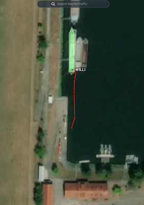 WILLI verholte vom Kai zum Liegeplatz (© MarineTraffic)