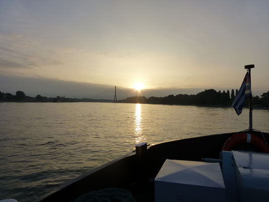 Sonnenaufgang oberhalb von Düsseldorf/Neuss (Rhein) 03.09.2013 07:22 © p-m