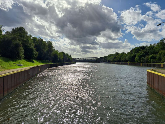 Ausfahrt aus der RHK-Schleuse Oberhausen (© 15.09.2025 Andy R.)