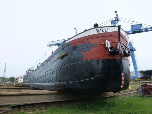 WILLI auf der Helling der Erlenbacher Schiffswerft