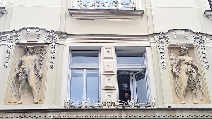 sinnliche Dekorierte an einem Stadthaus