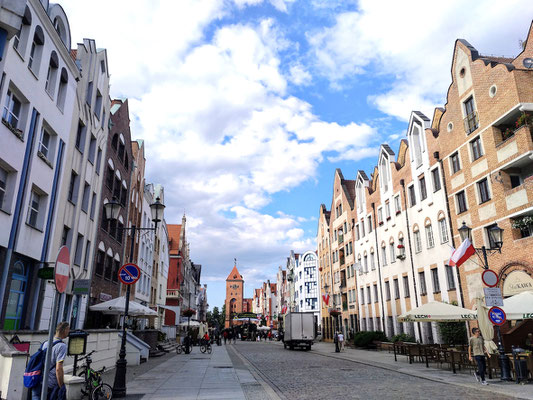 an einem Ende der Altstadt steht der alte Marktturm (Brama orgawa), nur der untere Teil ist noch original