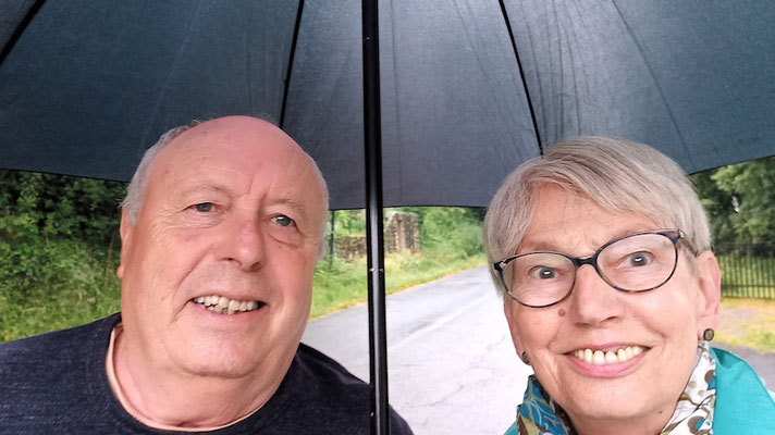 der Regenschirm wurde ständiger Begleiter, aber wir ließen uns nicht die Laune verderben