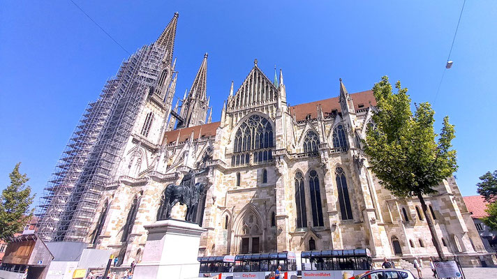 der mächtige Dom