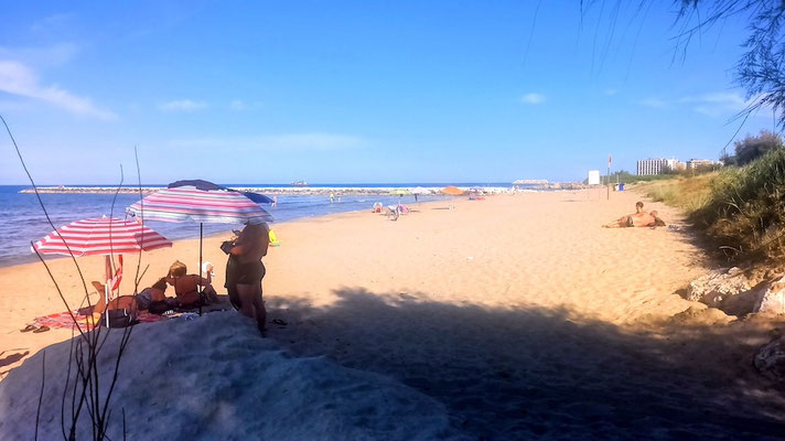 Strand gegenüber des Stellplatzes