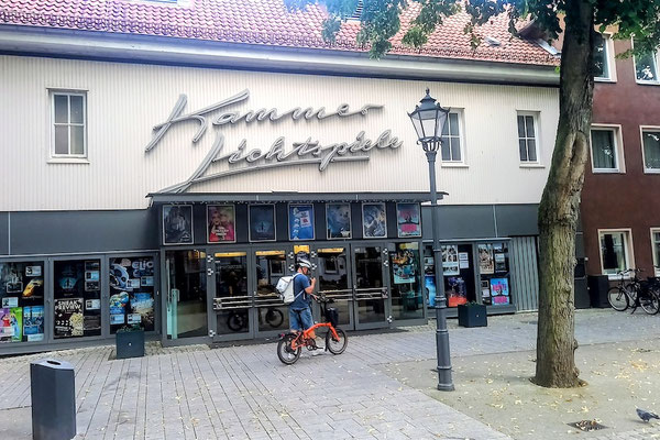 hier heißt das Kino noch Kammer-Lichtspiele