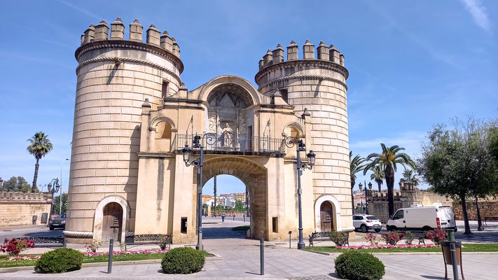 danach geht`s durch dieses Tor: Puerta de Palmas