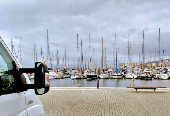 ruhiger Stellplatz mit Sicht auf den Yachthafen