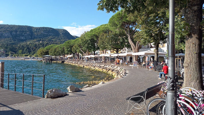 am Morgen war die Promenade noch recht leer, das änderte sich schnell