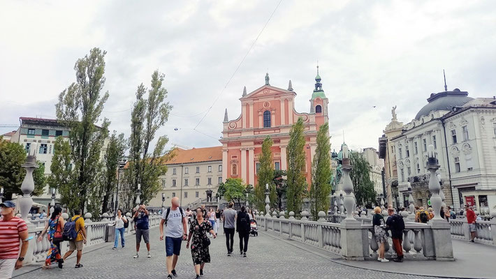 die Dreierbrücke mit einem breiten Teil in der Mitte und 2 schmalen an den Seiten