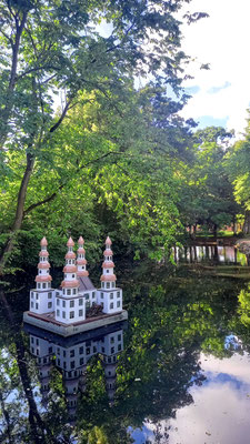 das Schloss selbst existiert nicht mehr, nur noch dieser Mini-Nachbau