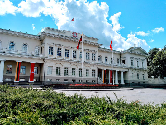 das Regierungsgebäude 