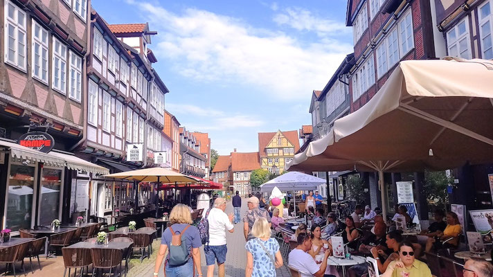 reges Treiben in den Straßen