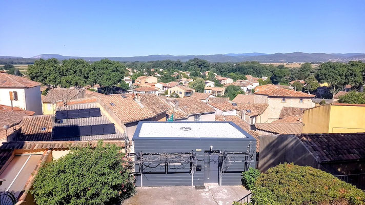 modernes Tiny House mit Ausblick