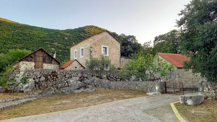 Einige Häuser des Ethno Village, die an Touristen vermietet werden
