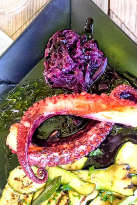 Krake mit Gemüse