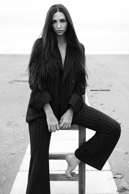 Fotografo moda Torino - ritratto modella luce soffusa romantica