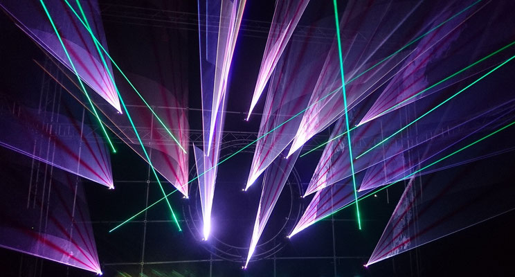 Fotografo discoteca Torino - effetti luce colorati atmosfera club notte