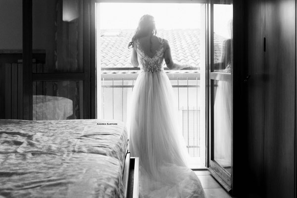 Studio fotografico matrimoni Torino - preparativi sposa vestizione