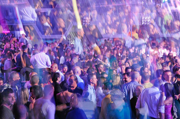 Fotografo eventi aziendali Torino - gala dinner elegante allestimento